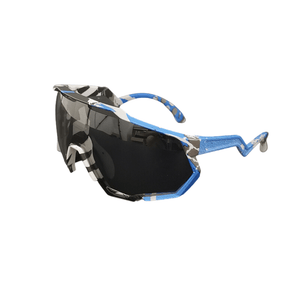 Óculos de sol Helmet modelo ciclismo em ângulo traseiro com fundo escuro na cor azul, disponível em: ethosloja.com.br
