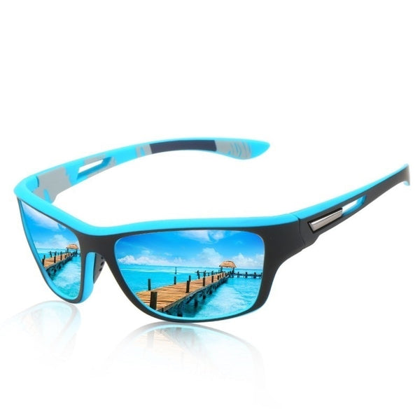 Óculos de sol Action PRO modelo esportivo em ângulo lateral na cor azul com ilustração na lente, disponível em: ethosloja.com.br