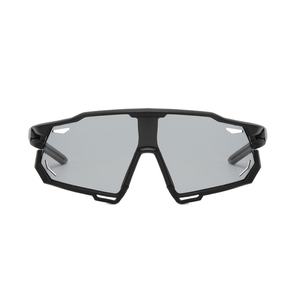 Óculos de sol Challenge modelo ciclismo em ângulo frontal na cor preto, disponível em: ethosloja.com.br