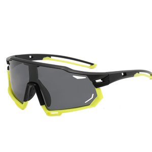 Óculos de sol Challenge modelo ciclismo em ângulo lateral na cor amarelo, disponível em: ethosloja.com.br