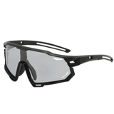 Óculos de sol Challenge modelo ciclismo em ângulo lateral na cor preto, disponível em: ethosloja.com.br