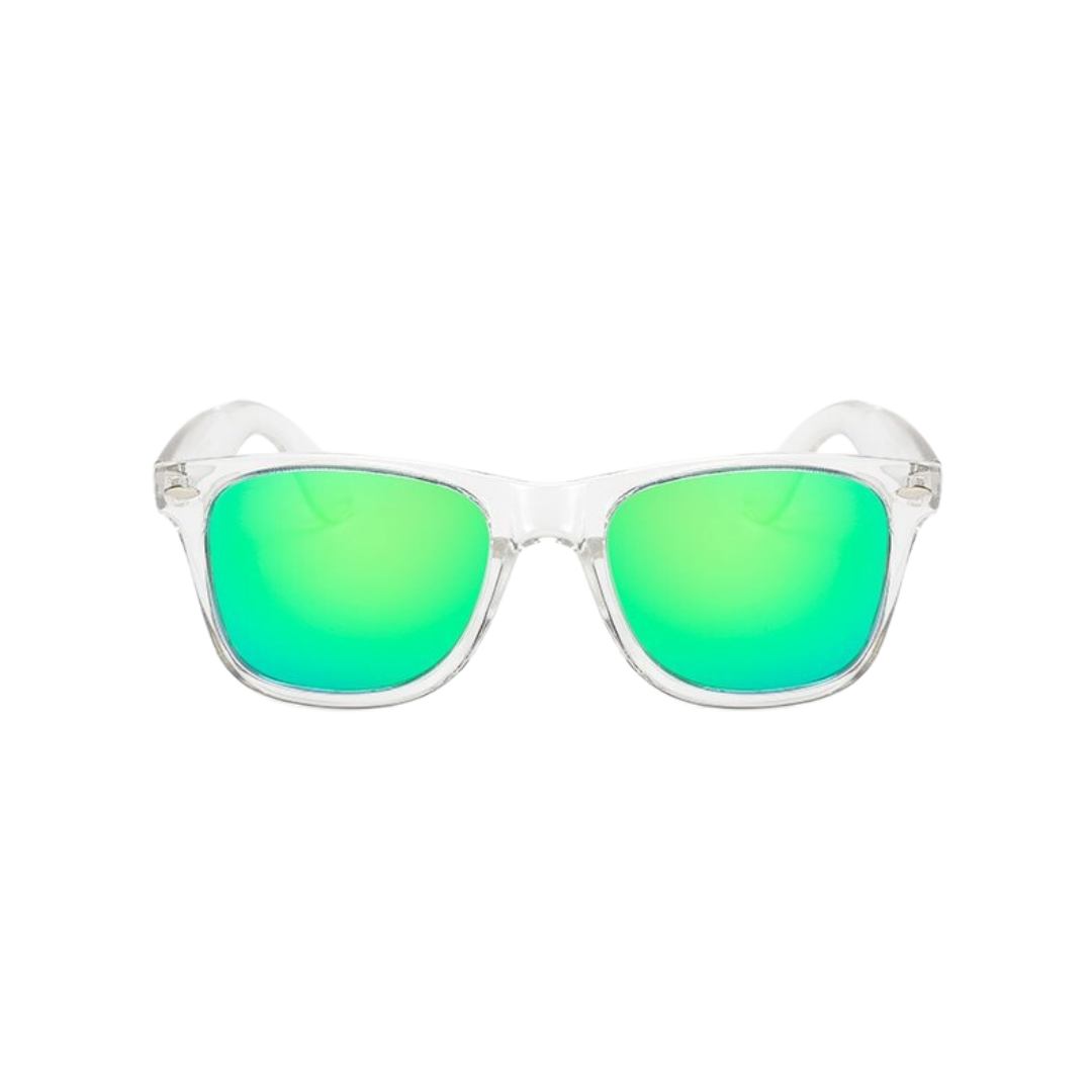 Óculos de sol Colorful modelo dia a dia em ângulo frontal na cor transparente com lente verde, disponível em: ethosloja.com.br