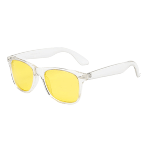 Óculos de sol Colorful modelo dia a dia em ângulo lateral na cor transparente com lente amarela, disponível em: ethosloja.com.br