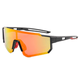 Óculos de sol Expedition modelo ciclismo em ângulo lateral na cor preto com lente laranja, disponível em: ethosloja.com.br