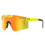 Óculos de sol Extreme modelo ciclismo em ângulo lateral na cor amarelo com laranja, disponível em: ethosloja.com.br