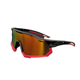 Óculos de sol Gear modelo ciclismo em ângulo lateral na cor preto com vermelho, disponível em: ethosloja.com.br