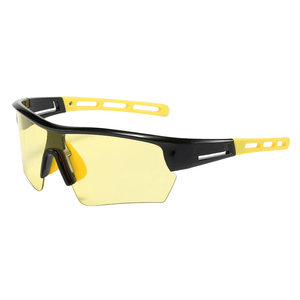 Óculos de sol Heavy modelo ciclismo em ângulo lateral na cor preto com amarelo, disponível em: ethosloja.com.br