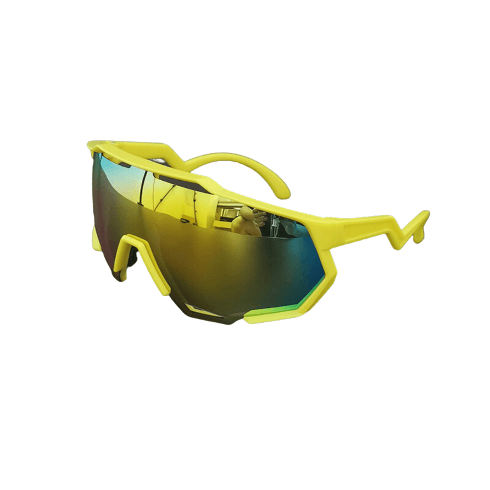 Óculos de sol Helmet modelo ciclismo em ângulo lateral na cor amarelo, disponível em: ethosloja.com.br