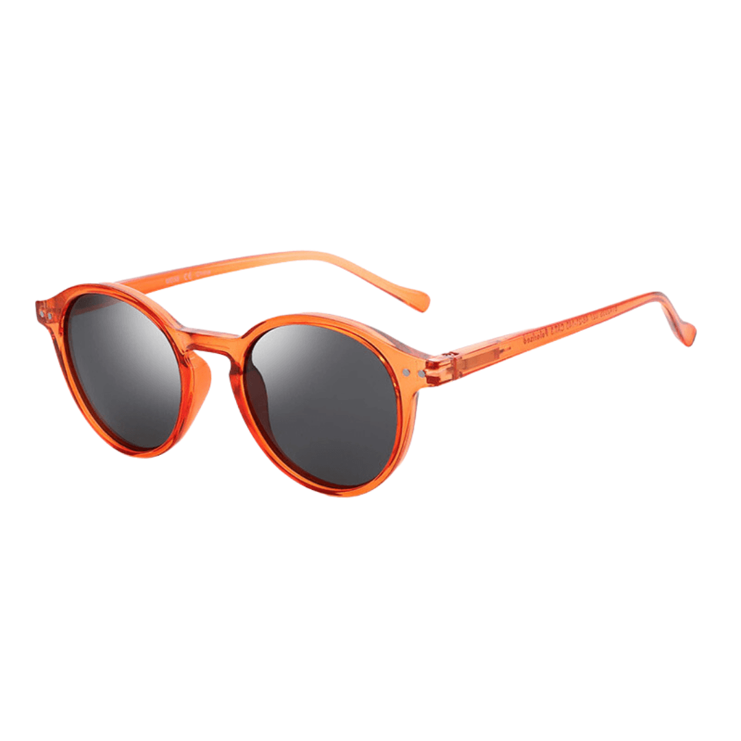 Óculos de sol Horizon modelo dia a dia em ângulo lateral na cor laranja, disponível em: ethosloja.com.br