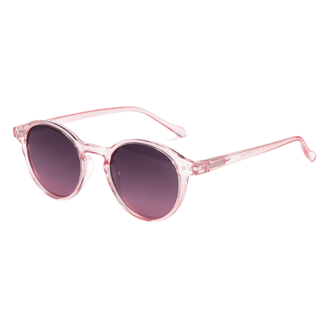 Óculos de sol Horizon modelo dia a dia em ângulo lateral na cor rosa transparente, disponível em: ethosloja.com.br