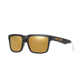 Óculos de sol Kaleidoscope modelo dia a dia em ângulo lateral na cor preto com dourado, disponível em: ethosloja.com.br