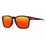 Óculos de sol Oasis modelo dia a dia em ângulo lateral na cor preto com vermelho, disponível em: ethosloja.com.br