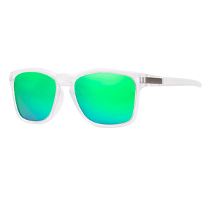 Óculos de sol Oasis modelo dia a dia em ângulo lateral na cor cristal com verd, disponível em: ethosloja.com.br