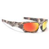 Óculos de sol Pro modelo esportivo em ângulo lateral na cor militar com lente vermelha, disponível em: ethosloja.com.br