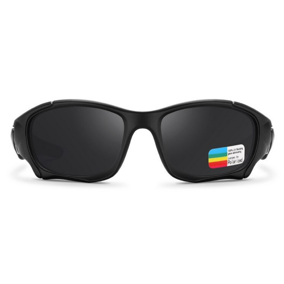 Óculos de sol Pro modelo esportivo em ângulo frontal na cor preto com lente preta, disponível em: ethosloja.com.br