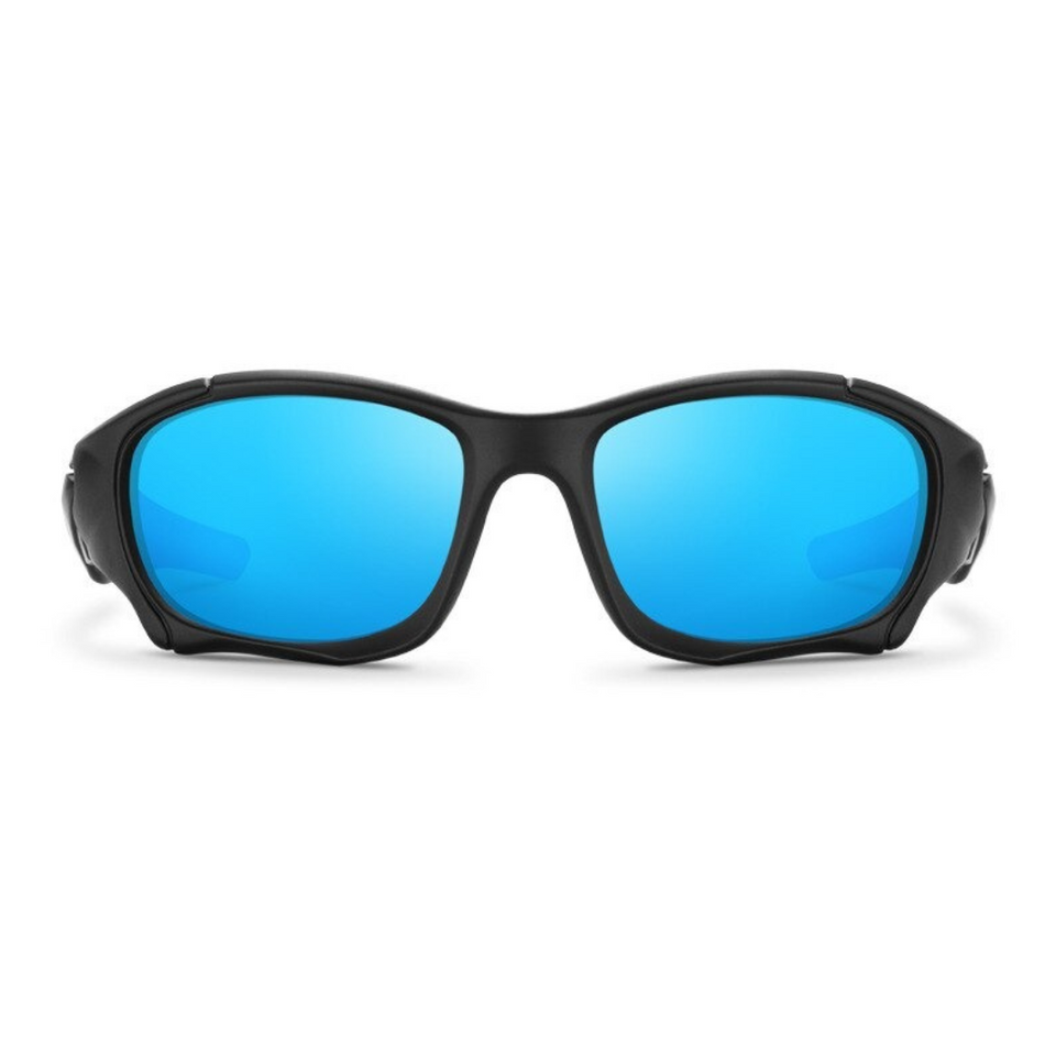 Óculos de sol Pro modelo esportivo em ângulo frontal na cor preto com lente azul claro, disponível em: ethosloja.com.br