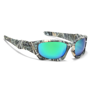 Óculos de sol Pro modelo esportivo em ângulo lateral na cor militar com lente verde, disponível em: ethosloja.com.br