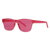 Óculos de sol Scarleth modelo dia a dia em ângulo lateral na cor rosa, disponível em: ethosloja.com.br
