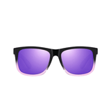 Óculos de sol Shades modelo dia a dia em ângulo frontal na cor preto com lente roxa, disponível em: ethosloja.com.br