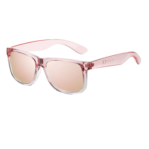 Óculos de sol Shades modelo dia a dia em ângulo lateral na cor rosa, disponível em: ethosloja.com.br