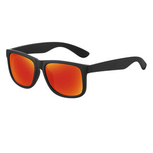 Óculos de sol Shades modelo dia a dia em ângulo lateral na cor preto e vermelho, disponível em: ethosloja.com.br