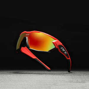Óculos de sol Thrill modelo ciclismo em ângulo diagonal na cor vermelho, disponível em: ethosloja.com.br