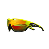 Óculos de sol Thrill modelo ciclismo em ângulo lateral na cor amarelo, disponível em: ethosloja.com.br