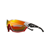 Óculos de sol Thrill modelo ciclismo em ângulo lateral na cor branco, disponível em: ethosloja.com.br