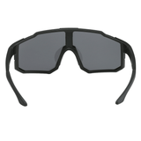 Óculos de sol Windproof modelo ciclismo em ângulo traseiro na cor preto, disponível em: ethosloja.com.br